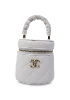 CHANEL Pre-Owned CC turn-lock quilted vanity bag - White