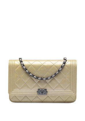 CHANEL Pre-Owned 2014-2015 Quilted Patent Boy Wallet on Chain crossbody bag - Neutrals