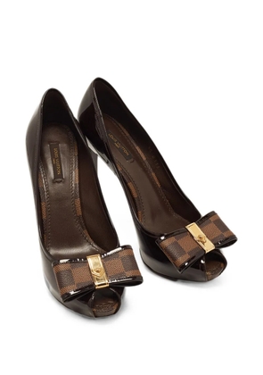 Louis Vuitton Pre-Owned Damier Ebene bow platform pumps - Brown