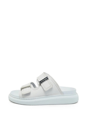 Alexander McQueen Pre-Owned Birke buckle slides - White