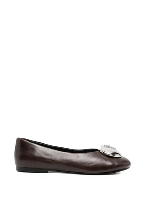ADRIANNA FERETTI logo-embellished leather ballet flats - Brown