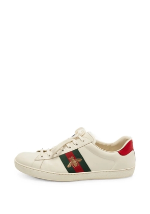 Gucci Pre-Owned Ace bee embroidered low top sneakers - White