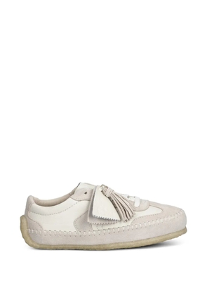 Clarks Originals tassel-detail blanket-stitched sneakers - Neutrals