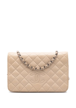 CHANEL Pre-Owned 2013-2014 CC Quilted Lambskin Diamond Wallet On Chain crossbody bag - Neutrals