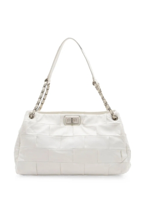 CHANEL Pre-Owned 2010-2011 patchwork Igloo shoulder bag - White
