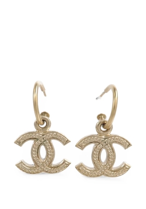 CHANEL Pre-Owned CC rope-detail drop earrings - Gold