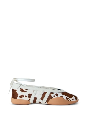 adidas Taekwondo Mei cow-print ribbon-tie ballet flats - Neutrals