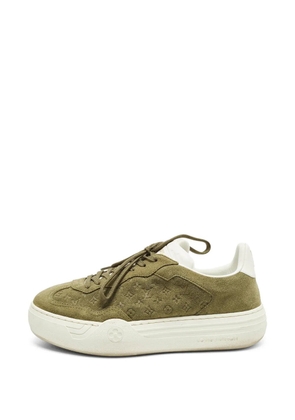 Louis Vuitton Pre-Owned Groovy suede sneakers - Green