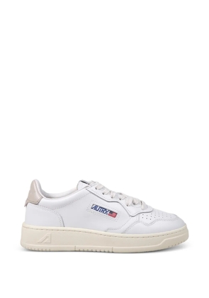 Autry Medalist Low perforated-toe sneakers - White