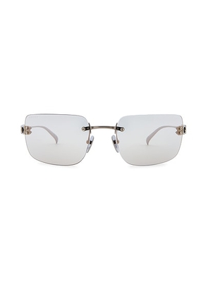 Gucci Block Bending Rectangular Sunglasses in Silver & Transparent - Metallic Silver. Size all.