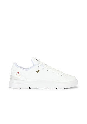On The Roger Centre Court in White & White - White. Size 9.5 (also in 8, 8.5, 9, 10, 10.5, 11, 11.5, 12, 13).