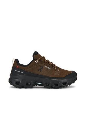 On Cloudrock Low Wp in Earth & Black - Brown. Size 7.5 (also in 7, 8, 8.5, 9, 9.5, 10, 10.5, 11, 11.5, 12, 13).