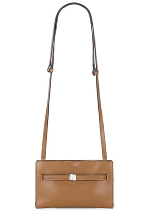 Toteme Belted Leather Crossbody Bag in Tiramisu - Brown. Size all.