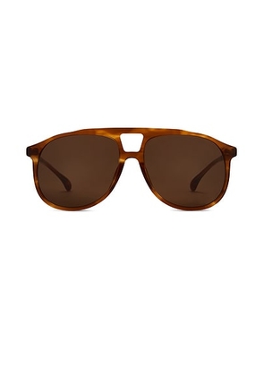 Sporty & Rich Frame N.03 Sunglasses in Havana & Gold - Brown. Size all.