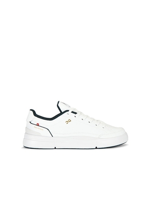 On The Roger Centre Court in White. Size 8. Also in 8.5, 9, 9.5, 10, 10.5, 11, 11.5, 12, 13.