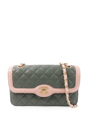 CHANEL Pre-Owned Cuba CC turn-lock shoulder bag - Green