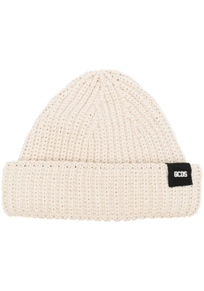 GCDS logo-patch ribbed knit beanie - Neutrals