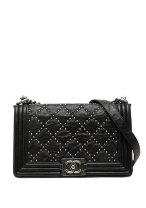 CHANEL Pre-Owned 2015-2016 Old Medium Quilted Crumpled Calfskin Studded Boy Flap crossbody bag - Black