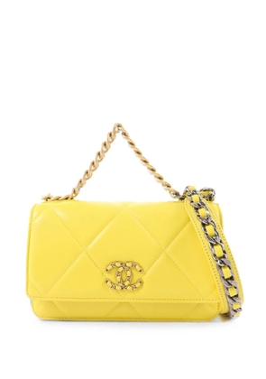 CHANEL Pre-Owned C19 quilted shoulder bag - Yellow