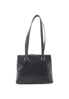 CHANEL Pre-Owned 1997-1999 embossed-logo shoulder bag - Black