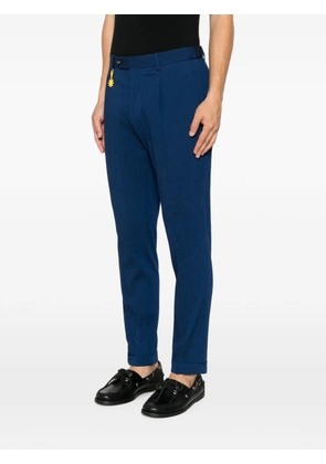 Manuel Ritz seersucker-texture pleated trousers - Blue