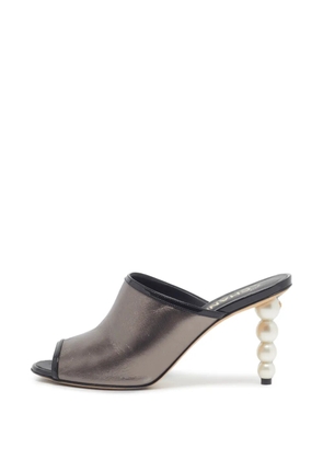 CHANEL Pre-Owned pearl-embellished slip-on sandals - Grey