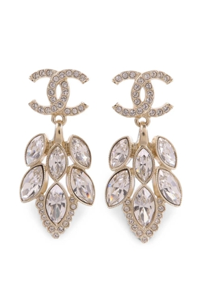 CHANEL Pre-Owned CC crystal-embellished drop earrings - Gold