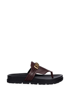 GUESS USA Farron logo-plaque thong sandals - Brown