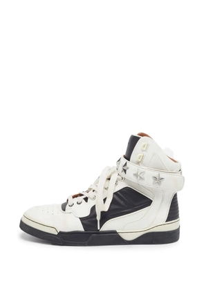 Givenchy Pre-Owned Tyson star-studded sneakers - White