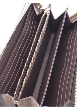 Louis Vuitton Pre-Owned 2021s textured wallet - Neutrals