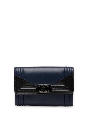 CHANEL Pre-Owned 2017-2018 Bicolor Lambskin Boy Flap card holder - Blue