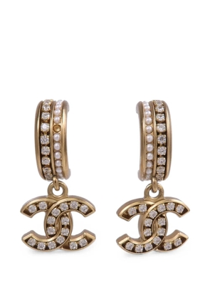 CHANEL Pre-Owned CC-crystal drop earrings - Gold
