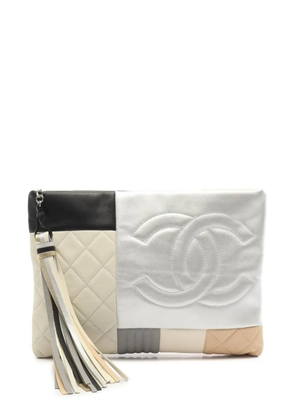 CHANEL Pre-Owned 2016-2017 Quilted Lambskin Colorblock Patchwork O Case clutch bag - Silver