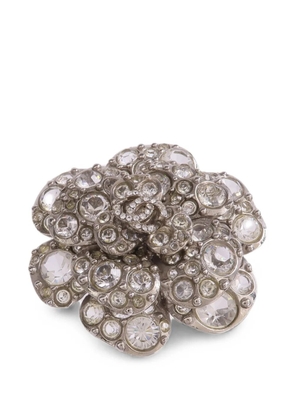 CHANEL Pre-Owned CC Camellia brooch - Silver