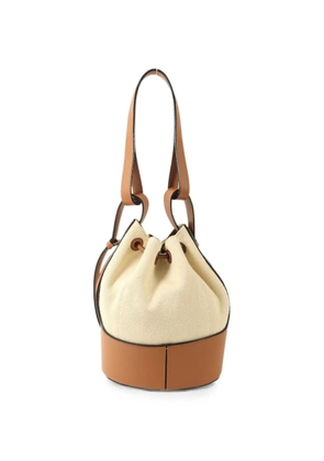 Loewe Pre-Owned Balloon drawstring-fastening bucket bag - Neutrals