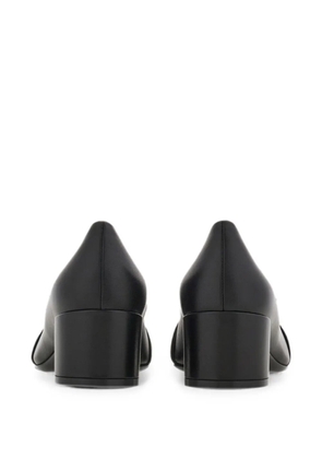 Ferragamo Gancini ornament pumps - Black