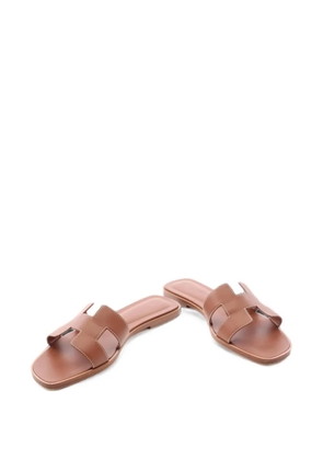 Hermès Pre-Owned 2010s Oran flat sandals - Brown