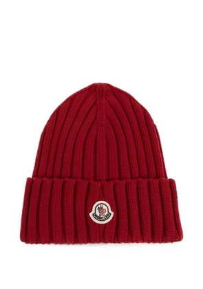 Moncler logo-patch ribbed-knit beanie hat - Red