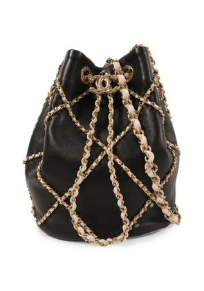 CHANEL Pre-Owned drawstring chain-link bucket bag - Black