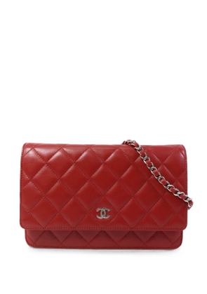 CHANEL Pre-Owned quilted Wallet On Chain shoulder bag - Red