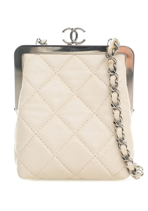 CHANEL Pre-Owned 2021 CC Quilted Acrylic and Lambskin Evening Clutch With Chain crossbody bag - White