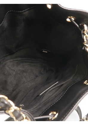 CHANEL Pre-Owned CC logo-detail studded bucket bag - Black