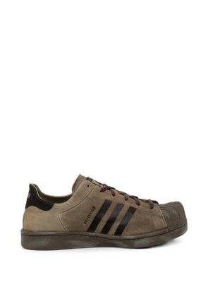 adidas x AVAVAV Superstar sneakers - Brown