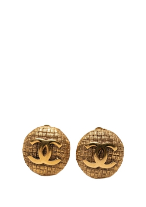 CHANEL Pre-Owned 1980-1990 CC Gold Plated Woven Round Clip On Earrings costume earrings