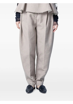 Muller Of Yoshiokubo side-tuck tapered trousers - Neutrals