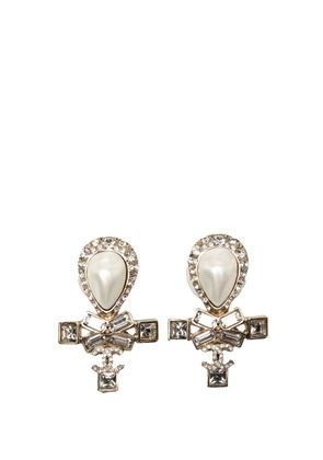 CHANEL Pre-Owned 2019 CC Gold Plated Strass Faux Pearl Tear Drop Ribbon Push Back Earrings costume earrings