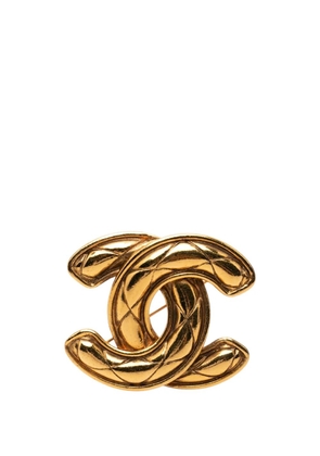 CHANEL Pre-Owned 1970-1980 CC Gold Plated Quilted Brooch costume brooch