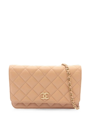 CHANEL Pre-Owned 2021s quilted cross body wallet - Neutrals