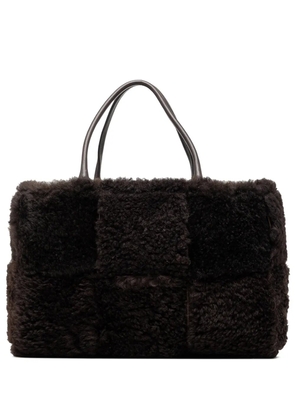 Bottega Veneta Pre-Owned 2012-2026 Small Shearling Intrecciato Arco tote bag - Brown