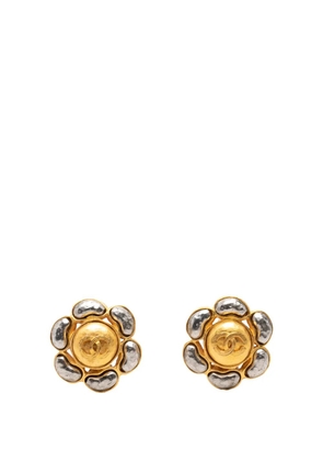 CHANEL Pre-Owned 1980-1990 CC Bicolor Brass Flower Clip On Earrings costume earrings - Gold